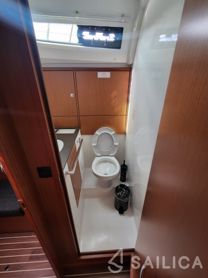 Bavaria 46 Cruiser - Yacht Charter Sailica