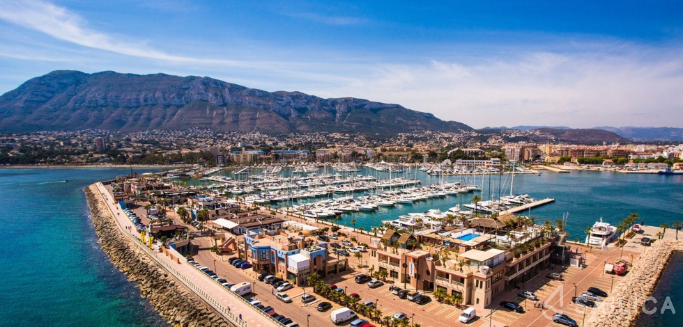 Sun Odyssey 40 - Yacht Charter Sailica