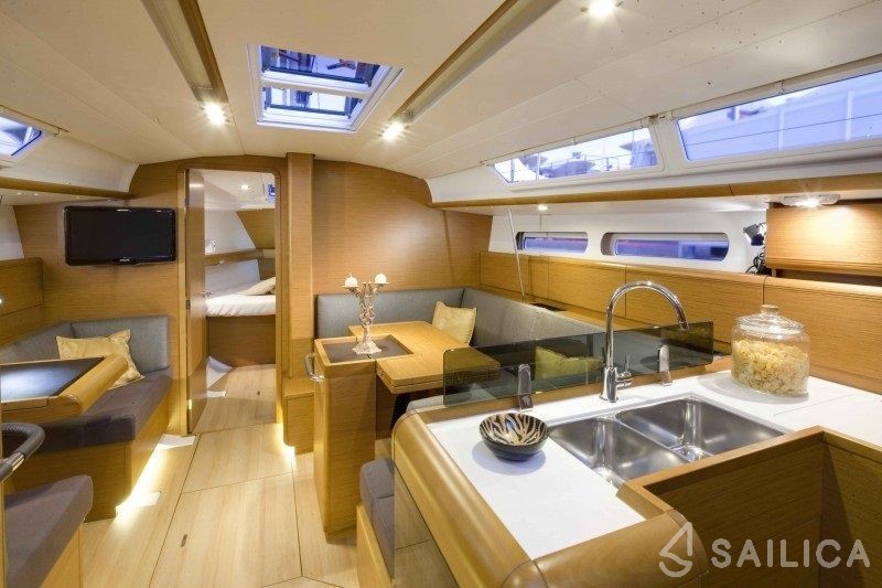 Sun Odyssey 40 - Yacht Charter Sailica
