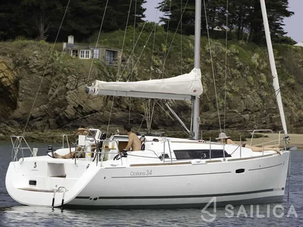 Oceanis 34 - Yacht Charter Sailica