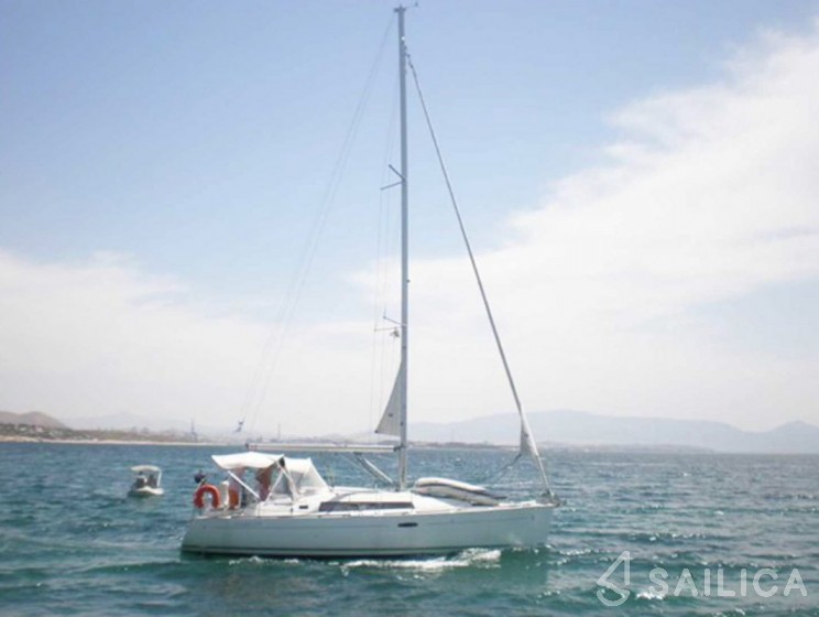 Oceanis 34 - Yacht Charter Sailica