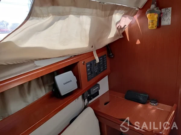 Oceanis 34 - Yacht Charter Sailica