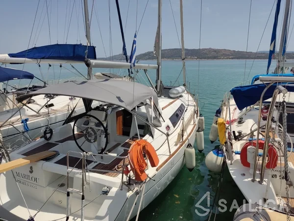Oceanis 34 - Yacht Charter Sailica