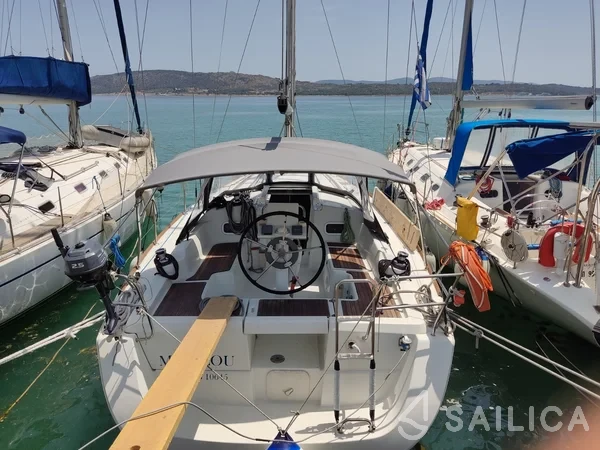 Oceanis 34 - Yacht Charter Sailica