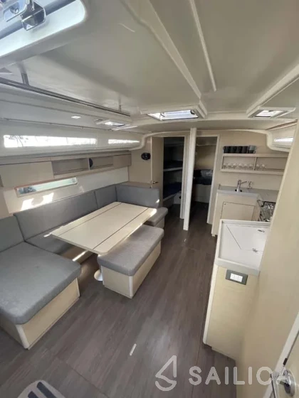 Oceanis 40.1 - Yacht Charter Sailica