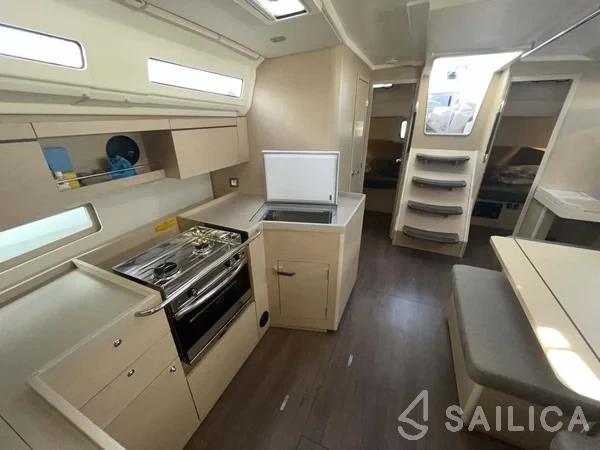 Oceanis 40.1 - Yacht Charter Sailica