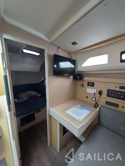 Oceanis 40.1 - Yacht Charter Sailica