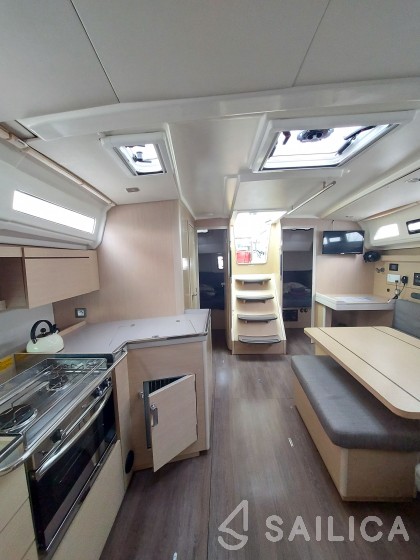 Oceanis 40.1 - Yacht Charter Sailica