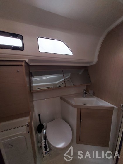 Oceanis 40.1 - Yacht Charter Sailica