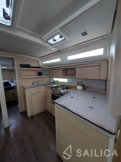 Oceanis 40.1 - Yacht Charter Sailica