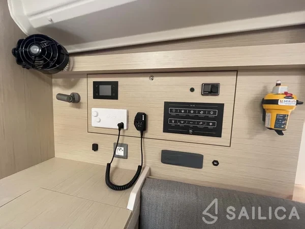 Oceanis 40.1 - Yacht Charter Sailica