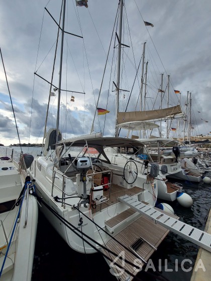 Oceanis 40.1 - Yacht Charter Sailica