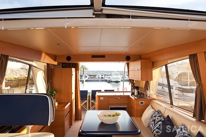 Greenline 40 - Yacht Charter Sailica