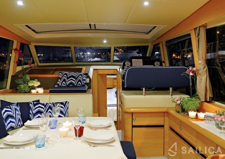 Greenline 40 - Yacht Charter Sailica