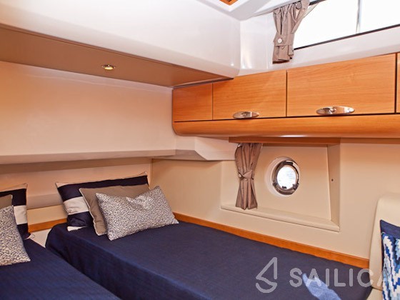 Greenline 40 - Yacht Charter Sailica