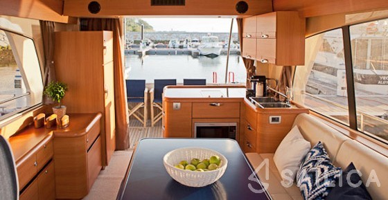 Greenline 40 - Yacht Charter Sailica