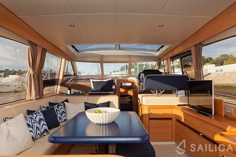 Greenline 40 - Yacht Charter Sailica