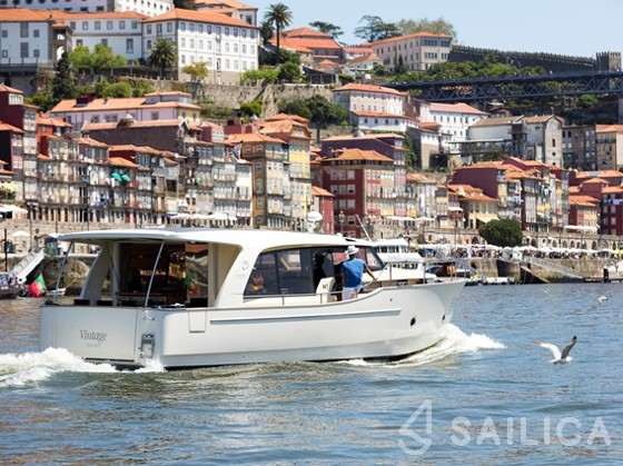 Greenline 40 - Yacht Charter Sailica