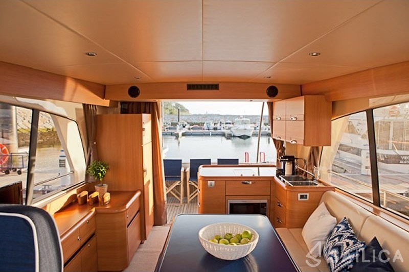 Greenline 40 - Yacht Charter Sailica