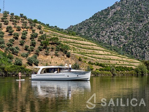 Greenline 40 - Yacht Charter Sailica