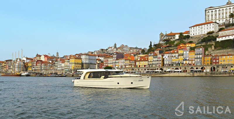 Greenline 40 - Yacht Charter Sailica