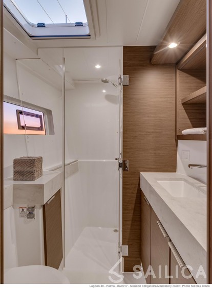 Lagoon 40 - Yacht Charter Sailica