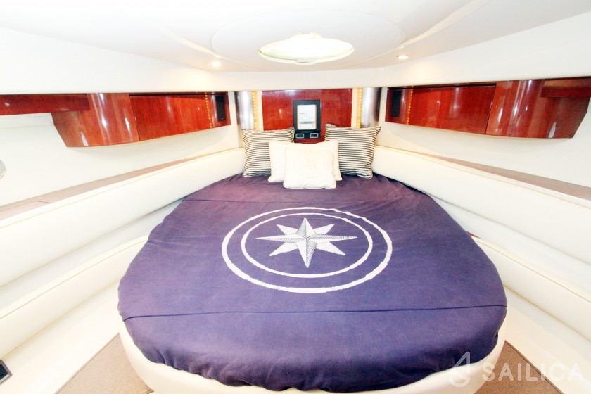 Fairline Targa 40 - Yacht Charter Sailica