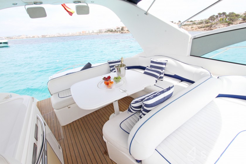 Fairline Targa 40 - Yacht Charter Sailica