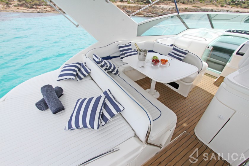 Fairline Targa 40 - Yacht Charter Sailica