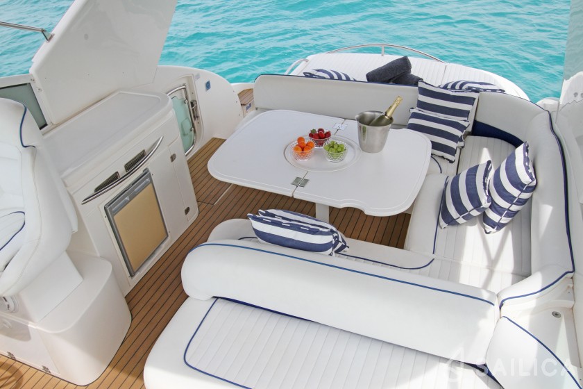 Fairline Targa 40 - Yacht Charter Sailica