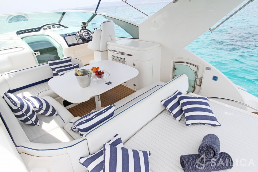 Fairline Targa 40 - Yacht Charter Sailica