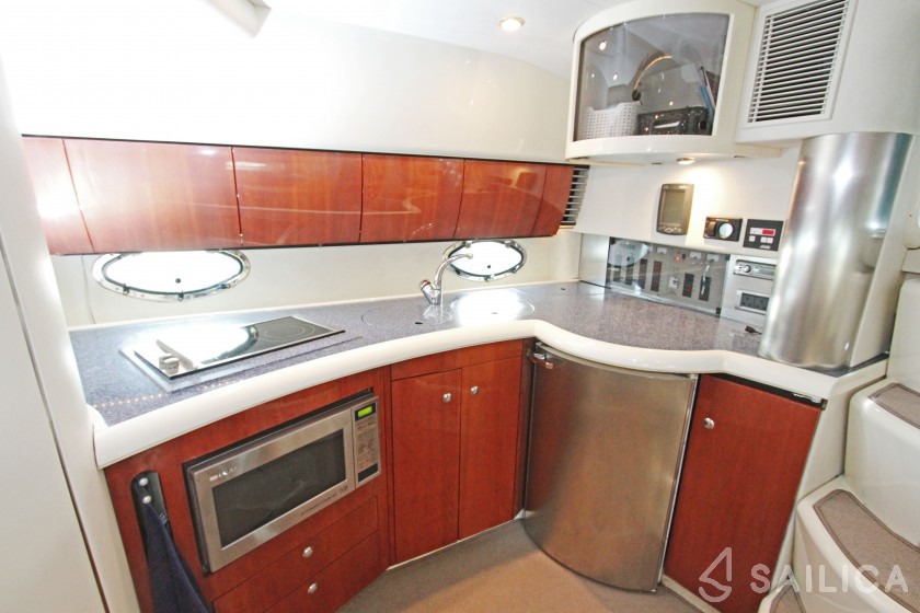 Fairline Targa 40 - Yacht Charter Sailica