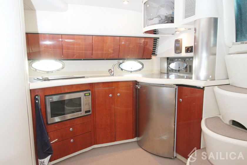 Fairline Targa 40 - Yacht Charter Sailica