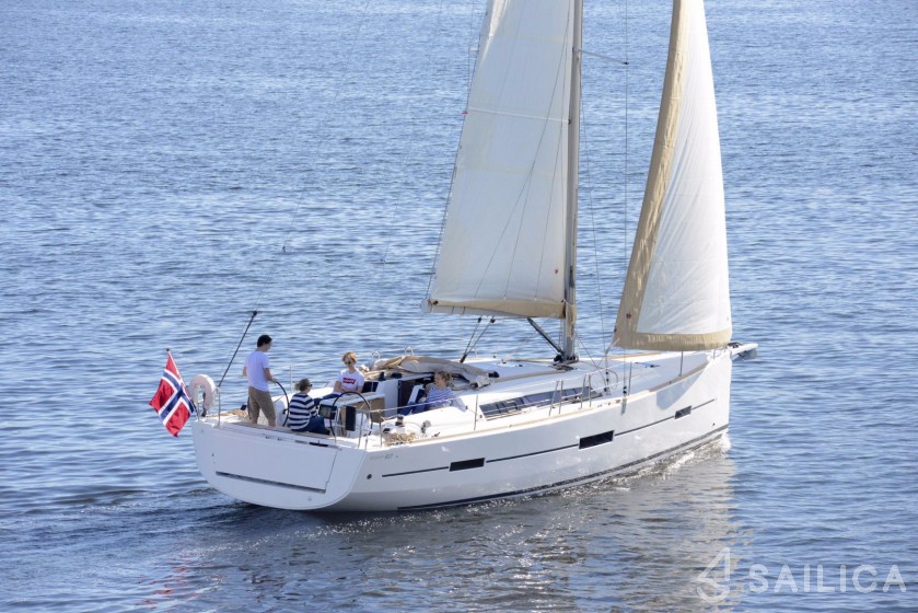 Dufour 412 GL - Yacht Charter Sailica