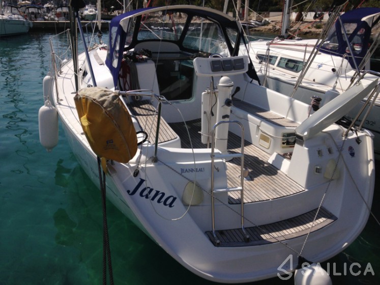 Sun Odyssey 32i - Yacht Charter Sailica