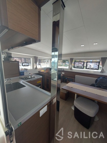 Lagoon 40 - Yacht Charter Sailica