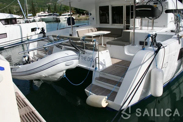 Lagoon 40 - Yacht Charter Sailica