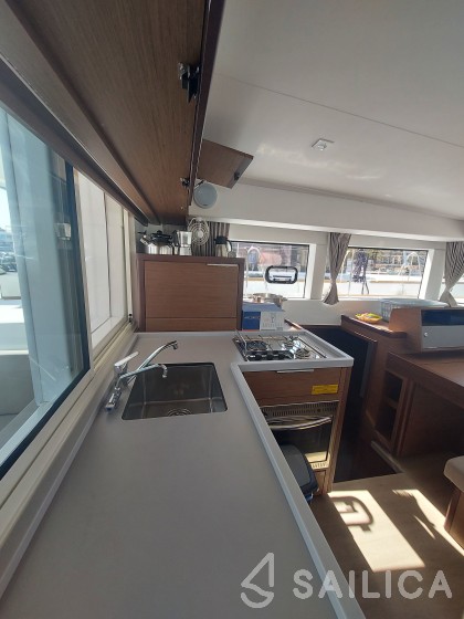 Lagoon 40 - Yacht Charter Sailica