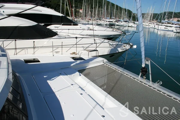 Lagoon 40 - Yacht Charter Sailica
