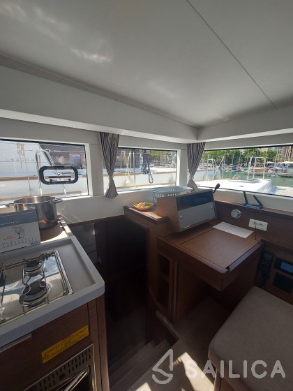 Lagoon 40 - Yacht Charter Sailica