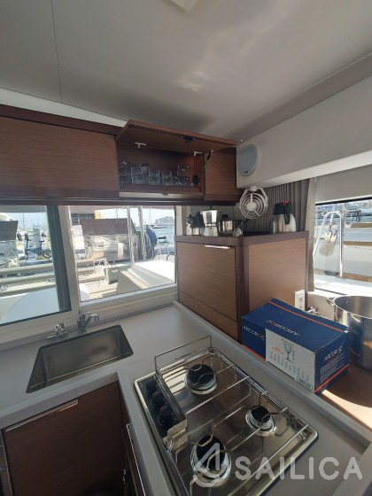 Lagoon 40 - Yacht Charter Sailica