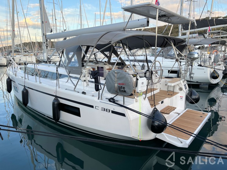 Bavaria C38 - Yacht Charter Sailica
