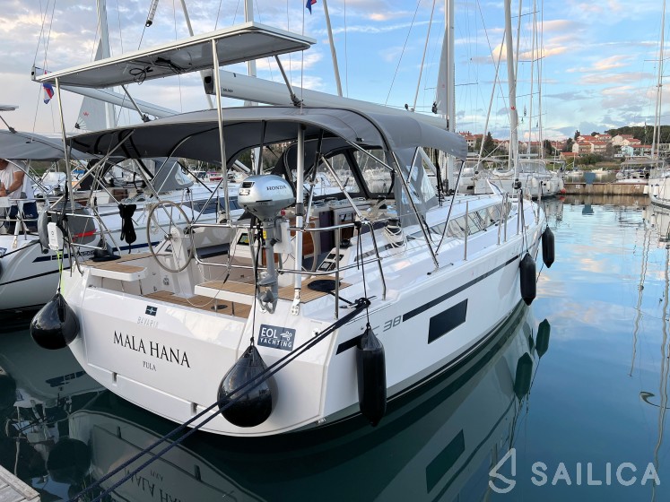 Bavaria C38 - Yacht Charter Sailica