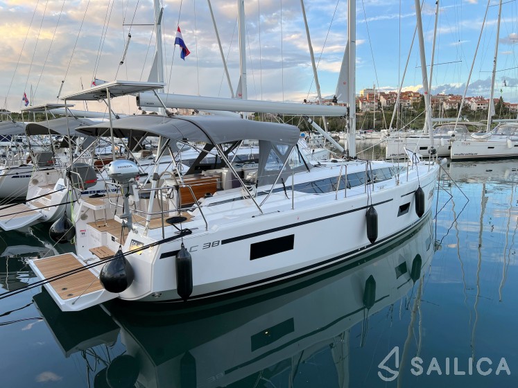 Bavaria C38 - Yacht Charter Sailica
