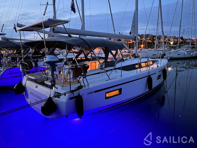 Bavaria C38 - Yacht Charter Sailica