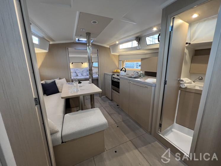 Oceanis 38.1 - Yacht Charter Sailica