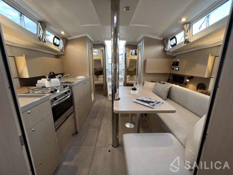 Oceanis 38.1 - Yacht Charter Sailica