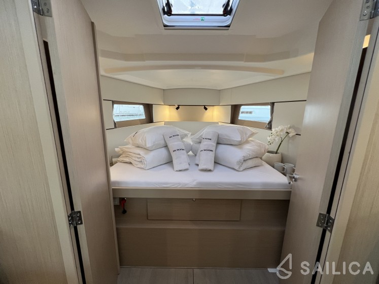 Oceanis 38.1 - Yacht Charter Sailica