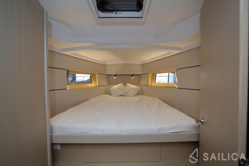 Oceanis 38.1 - Yacht Charter Sailica