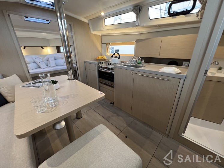 Oceanis 38.1 - Yacht Charter Sailica
